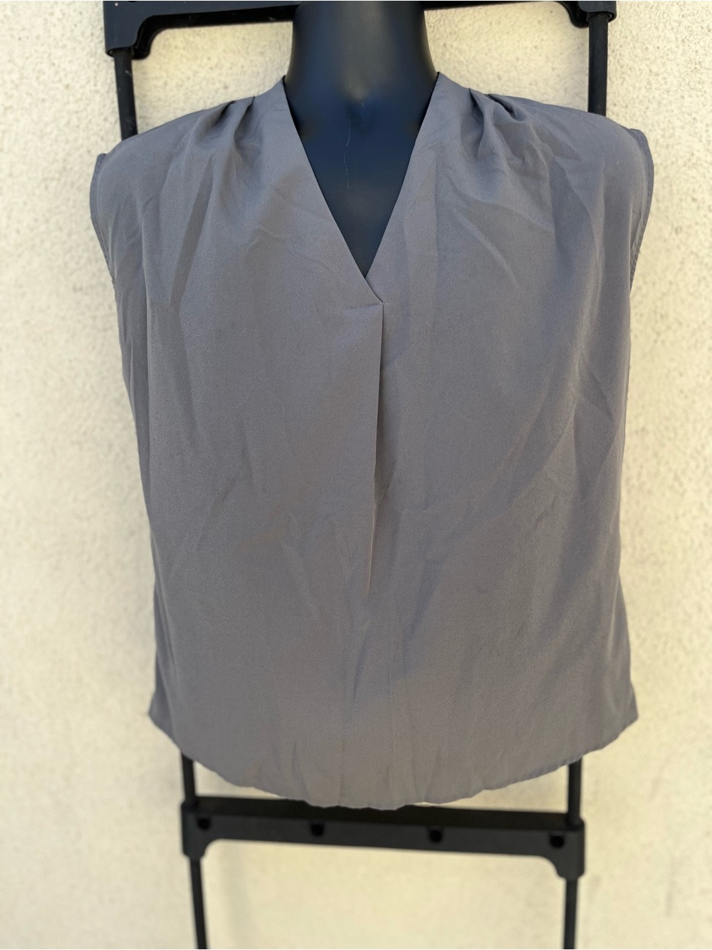 Banana Republic Sleeveless V-Neck Blouse in Gray
